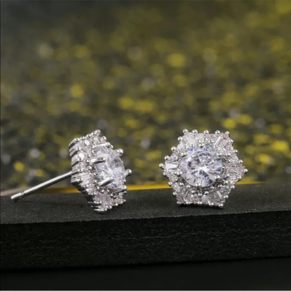 New 925 Silver Stud Earrings Creative Round Cut Cubic Zirconia - Picture 4 of 6